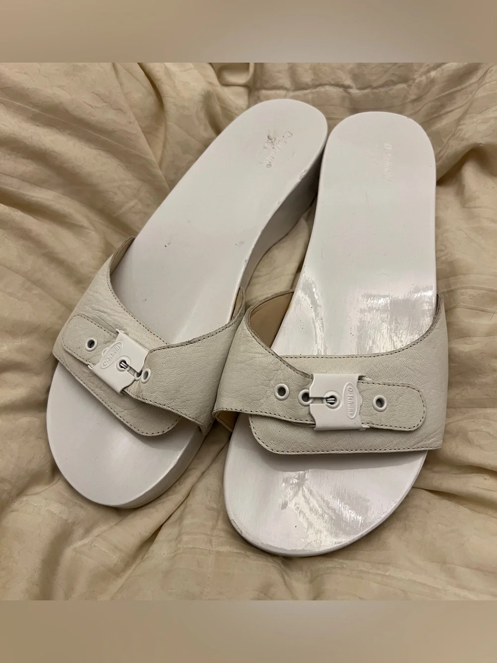 DR. SCHOLL’s white sandals 9